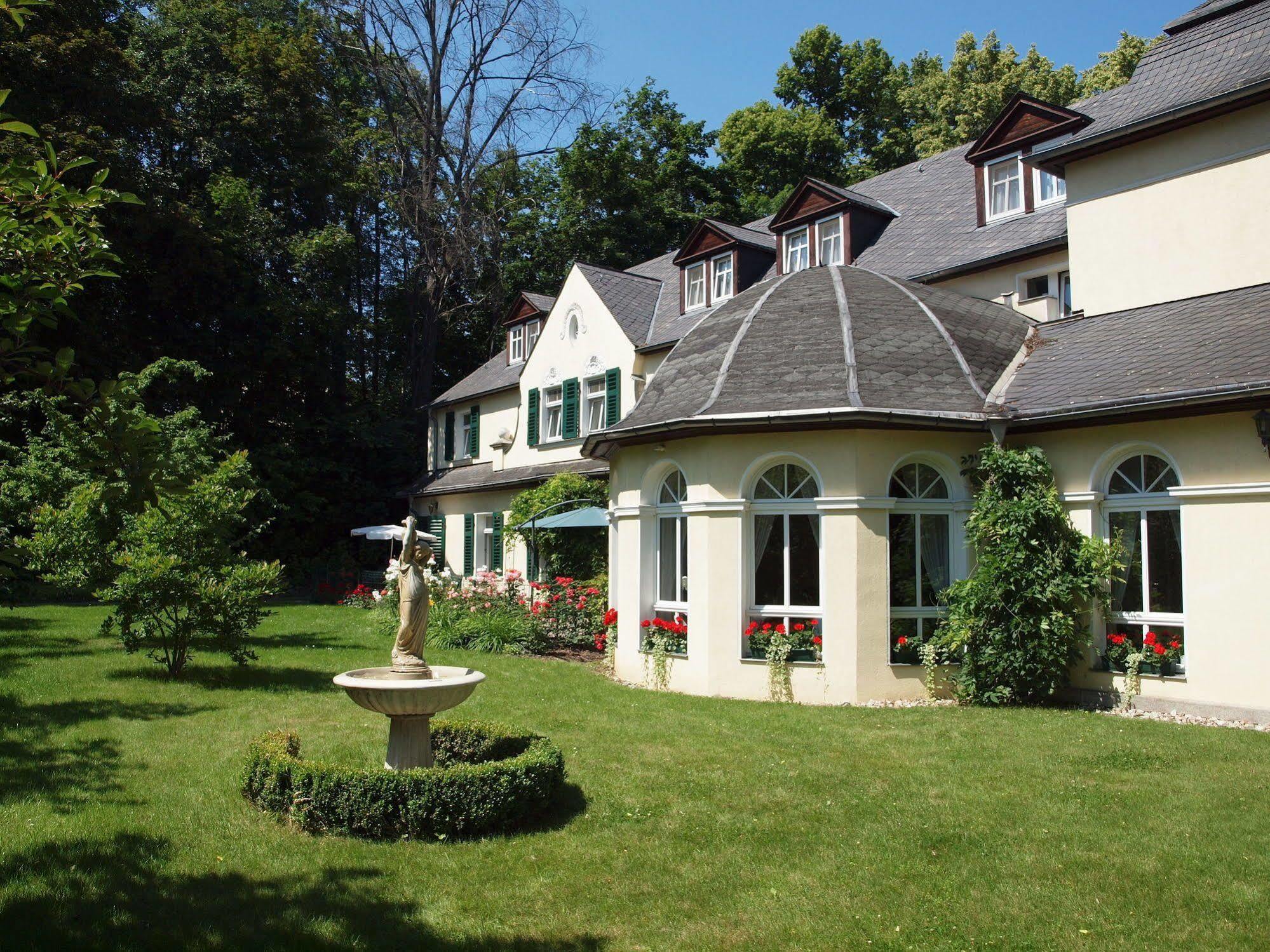 Hotel & Restaurant Bellevue Schmoelln Bagian luar foto