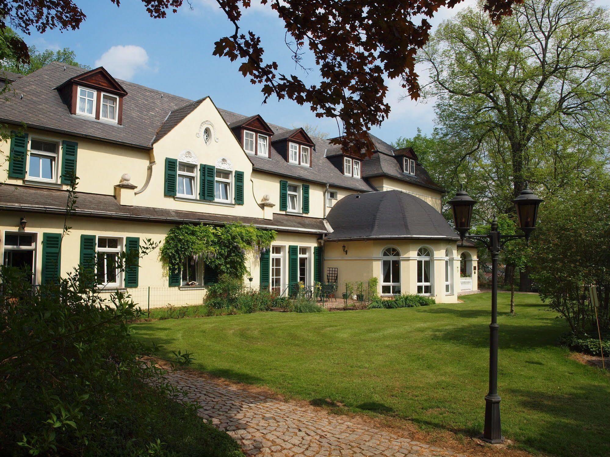 Hotel & Restaurant Bellevue Schmoelln Bagian luar foto