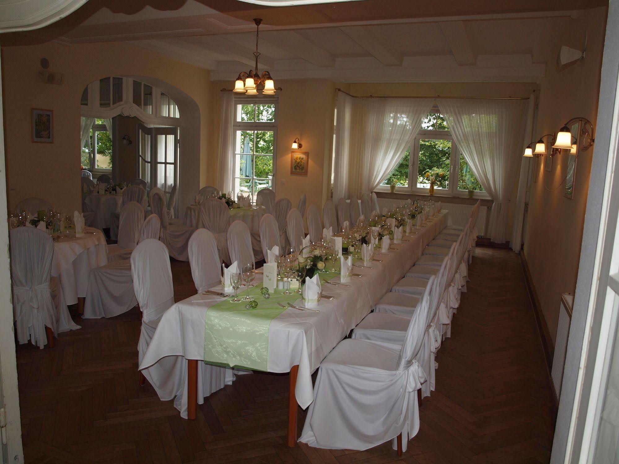 Hotel & Restaurant Bellevue Schmoelln Bagian luar foto