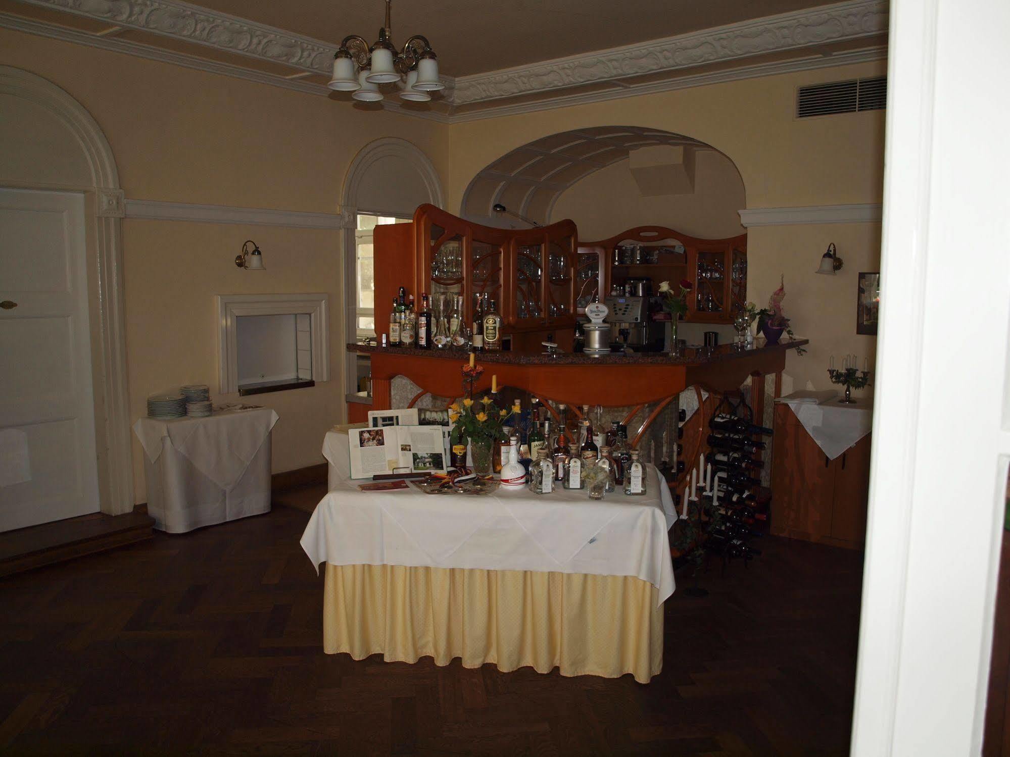 Hotel & Restaurant Bellevue Schmoelln Bagian luar foto