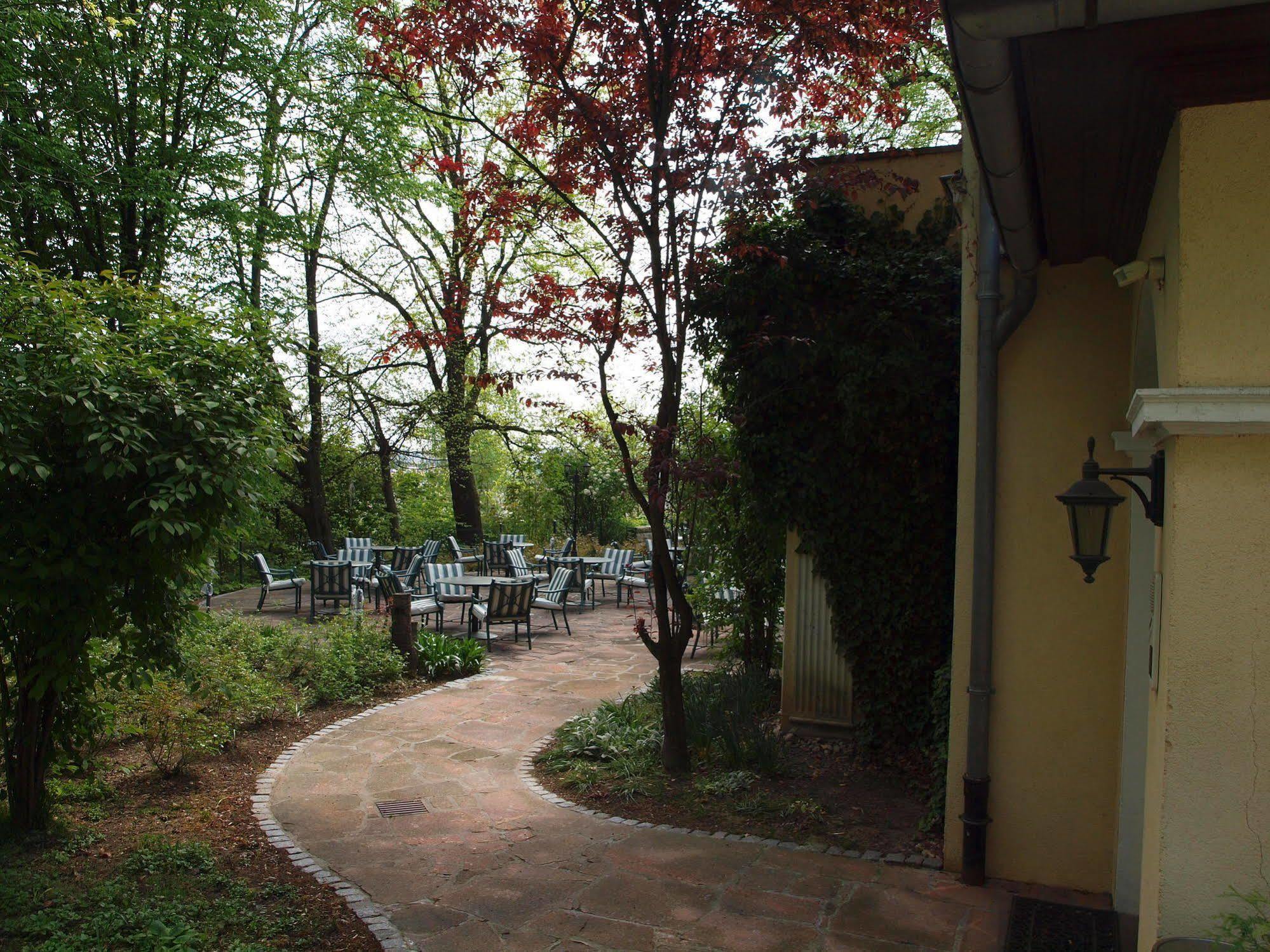 Hotel & Restaurant Bellevue Schmoelln Bagian luar foto