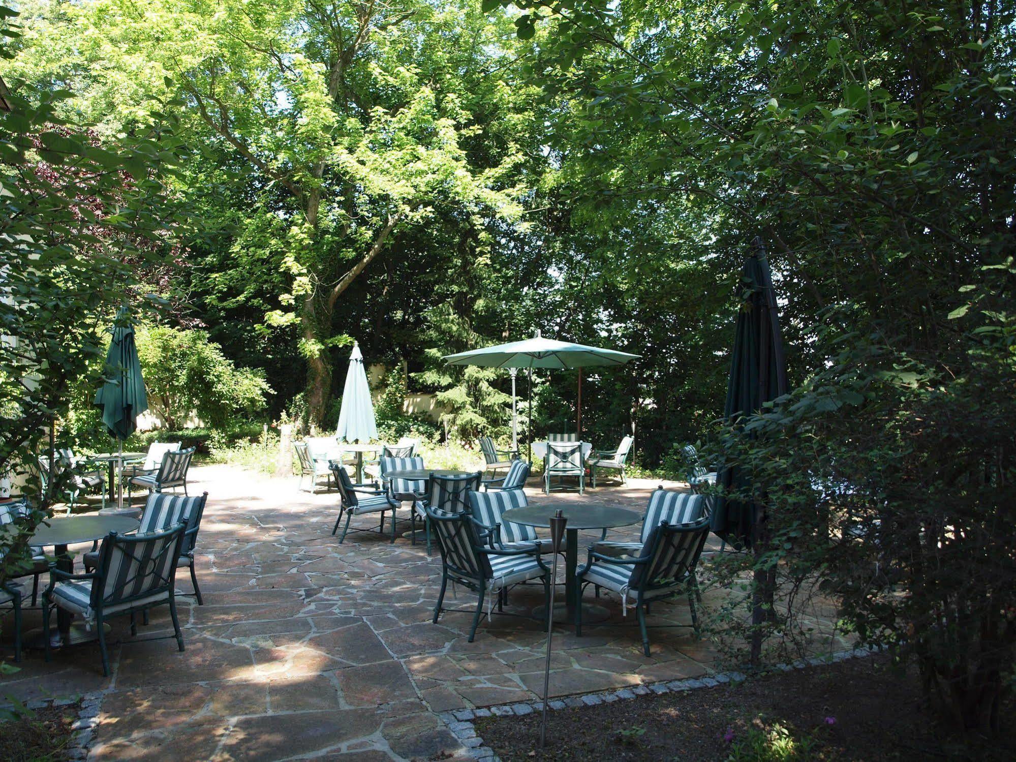 Hotel & Restaurant Bellevue Schmoelln Bagian luar foto