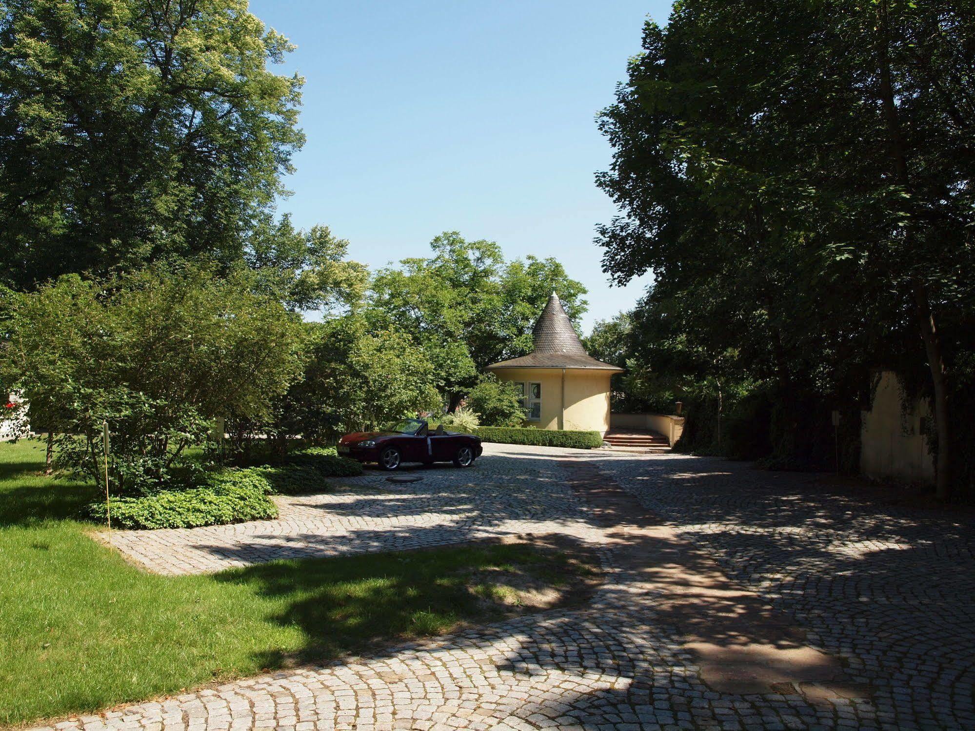 Hotel & Restaurant Bellevue Schmoelln Bagian luar foto